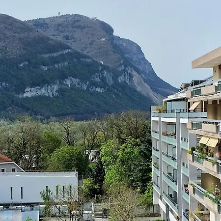 Apartment Double Privee, Partage