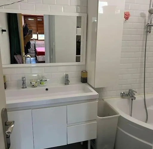 Double Privee, Partage Apartment